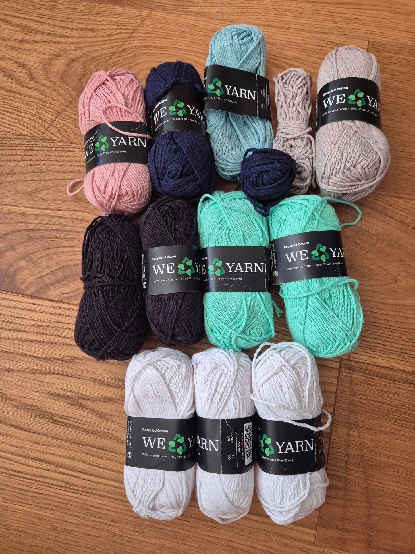 7x Hobbii We love yarn - Verkäuferin Sarah