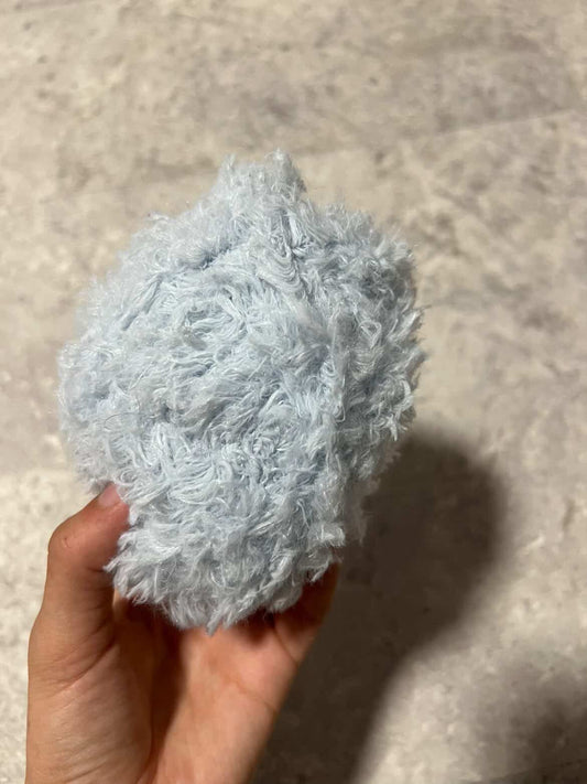 2x Flauschiges Garn- Verkäuferin Melina