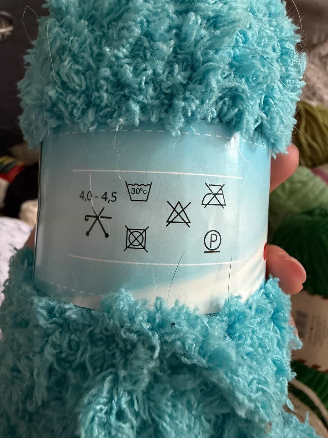 2x Strickgarn - Verkäuferin Lucy
