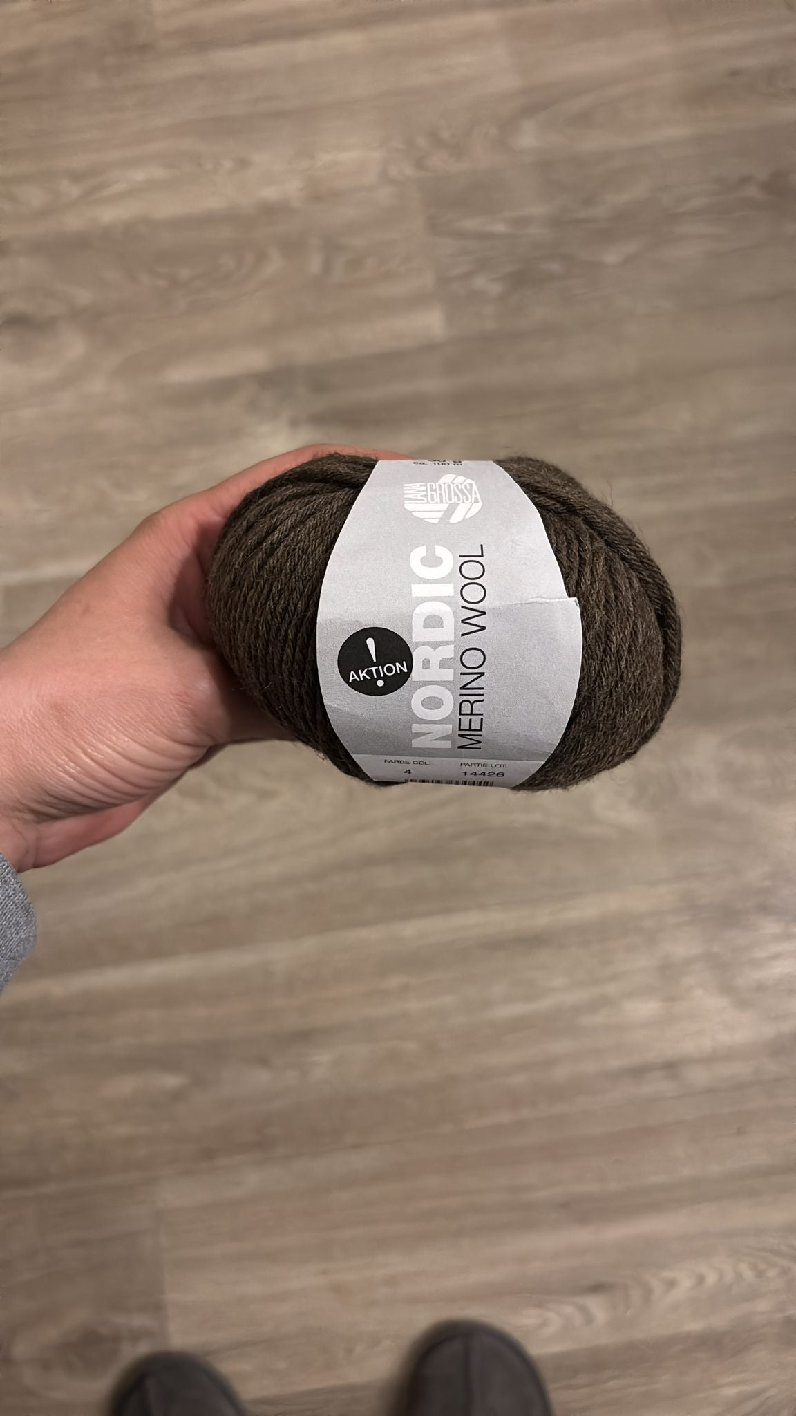 1x Lana Grossa Nordic Merino Wool - Verkäuferin Julia