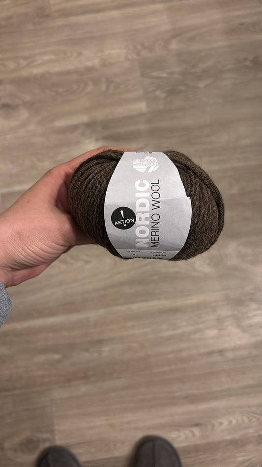 1x Lana Grossa Nordic Merino Wool - Verkäuferin Julia