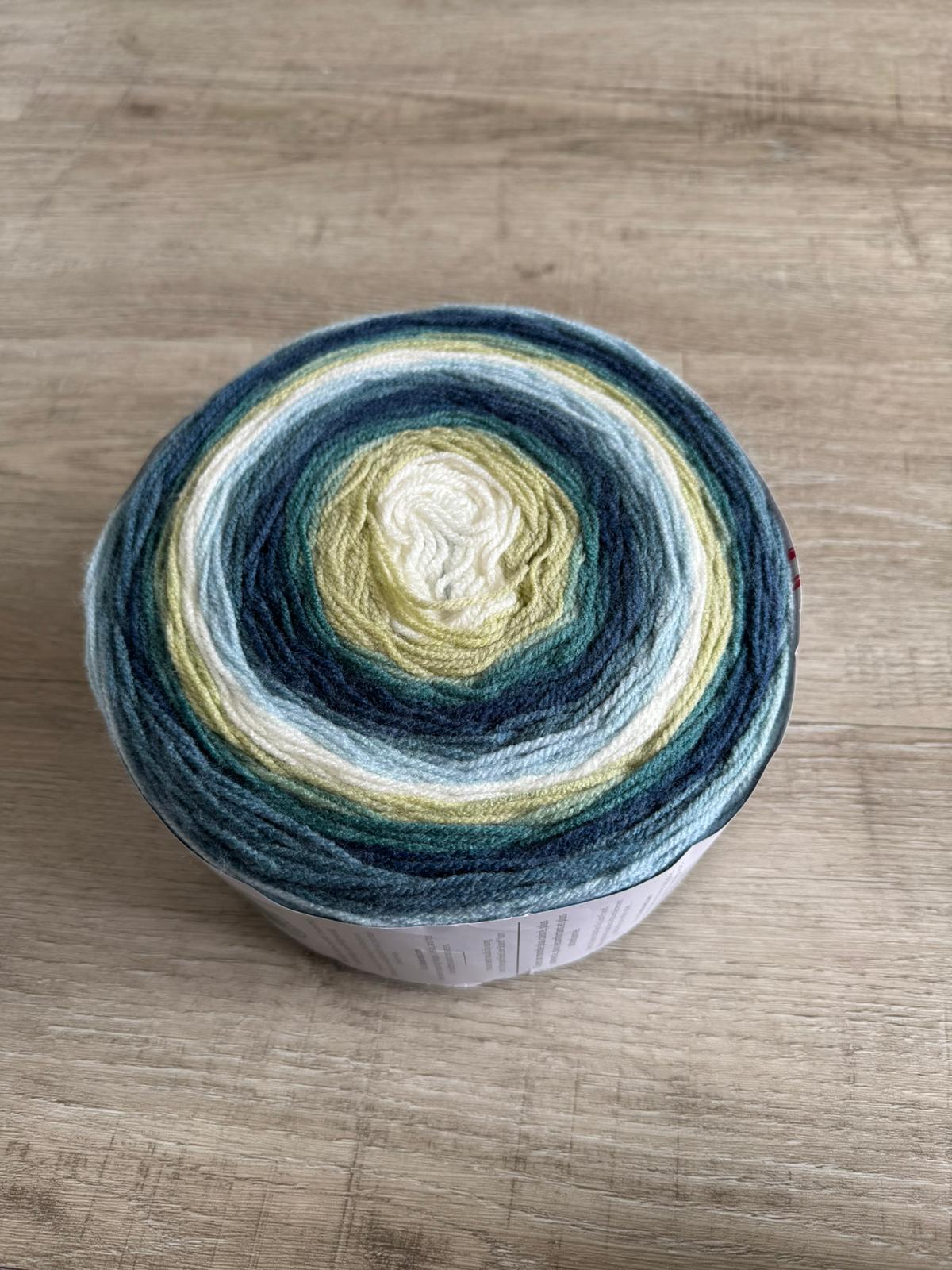 1x Lion Brand Yarn - Verkäuferin Jasmin