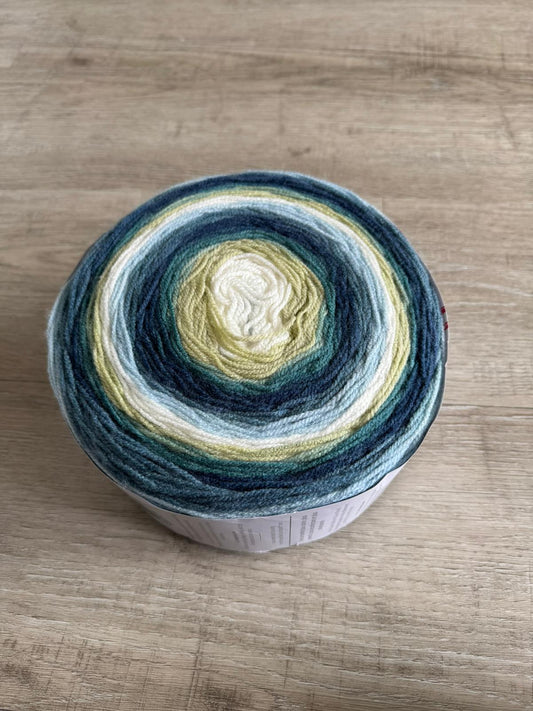1x Lion Brand Yarn - Verkäuferin Jasmin