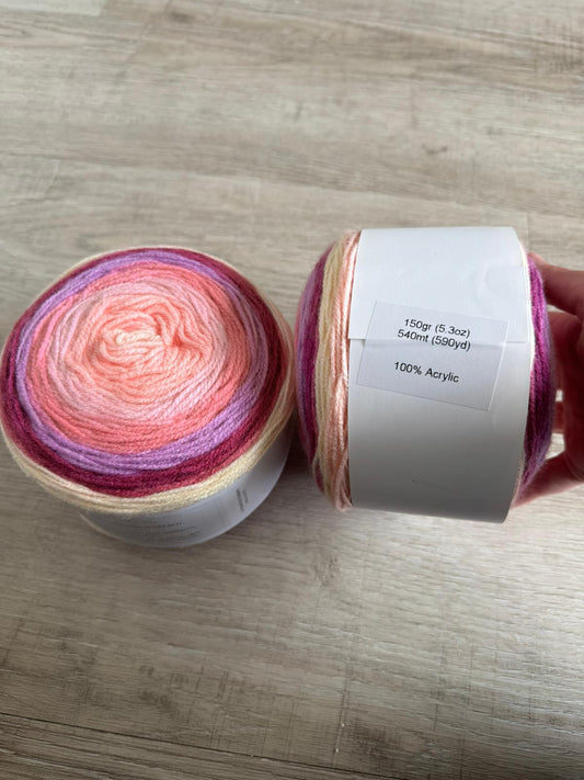 2x Lion Brand Yarn - Verkäuferin Jasmin
