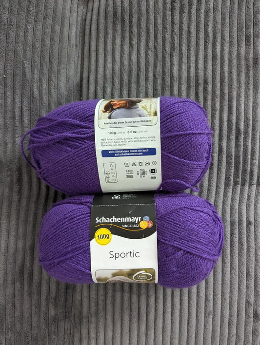 2x Schachenmayr Sportic - Verkäuferin Laura